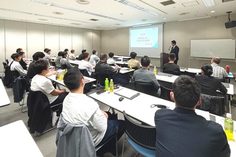 企業内大学「祇󠄀園塾」の様子。講義に加え、個人演習や発表も行われる