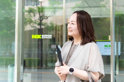 「受講で学んだことを活かしながら、日々お客様と向き合っています」と新井氏